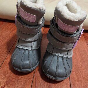 Cat and jack snow boots size 6